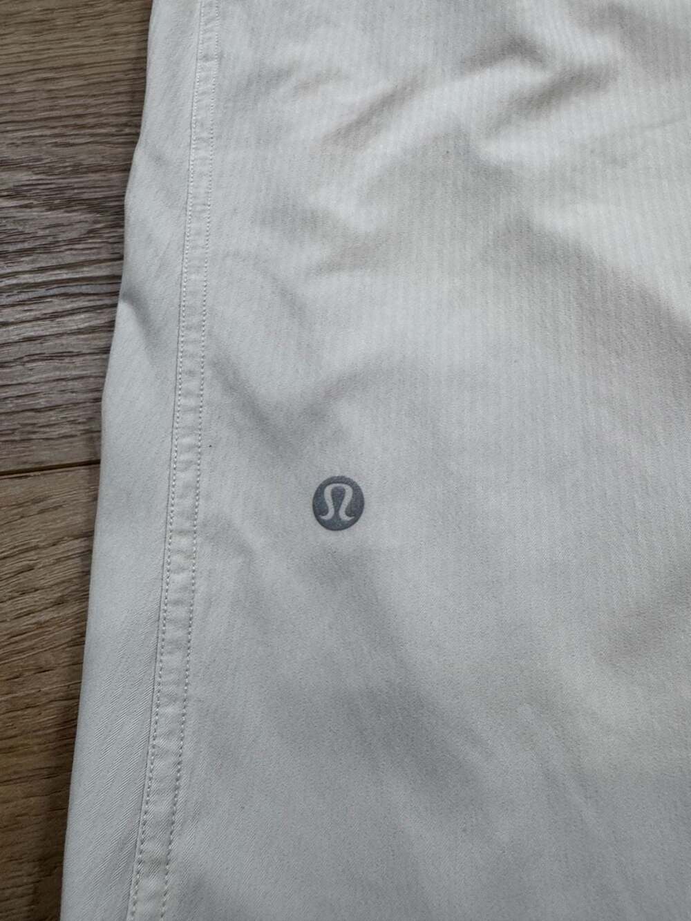 Lululemon White Lined Mid Rise Jogger Pants Women’s Size 12 Athleisure - Picture 15 of 16